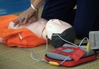 「AED」の「心肺蘇生」はできて当然？　約2割の医師が「使えない・自信がない」と回答