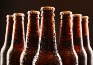 アルコールは体内でどのように分解されるのか?　ビール中瓶１本が分解されるまでの時間は?