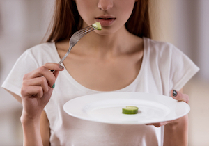 愛子様の激やせは「摂食障害」？ 「心の病」である「拒食症／過食症」患者は全世界に約7000万人