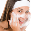 「洗い過ぎ」がシワや敏感肌の原因！「界面活性剤」が皮膚のバリア機能に悪影響を