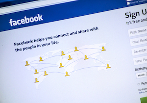 FacebookでAIが「ネット自殺」ほのめかしを検知！警察や自殺防止ホットラインなどに通報