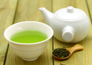 温かいお茶が緑内障を防ぐ！ 温かい緑茶や紅茶を飲む習慣で緑内障リスクが低下