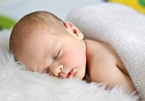 赤ちゃんの突然死を防ぐ！ 「うつぶせ寝」「添い寝」の危険性に注目をの画像1