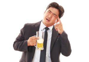 お酒を飲むとすぐに顔が赤くなる人は「喉や食道のがん」に注意の画像1